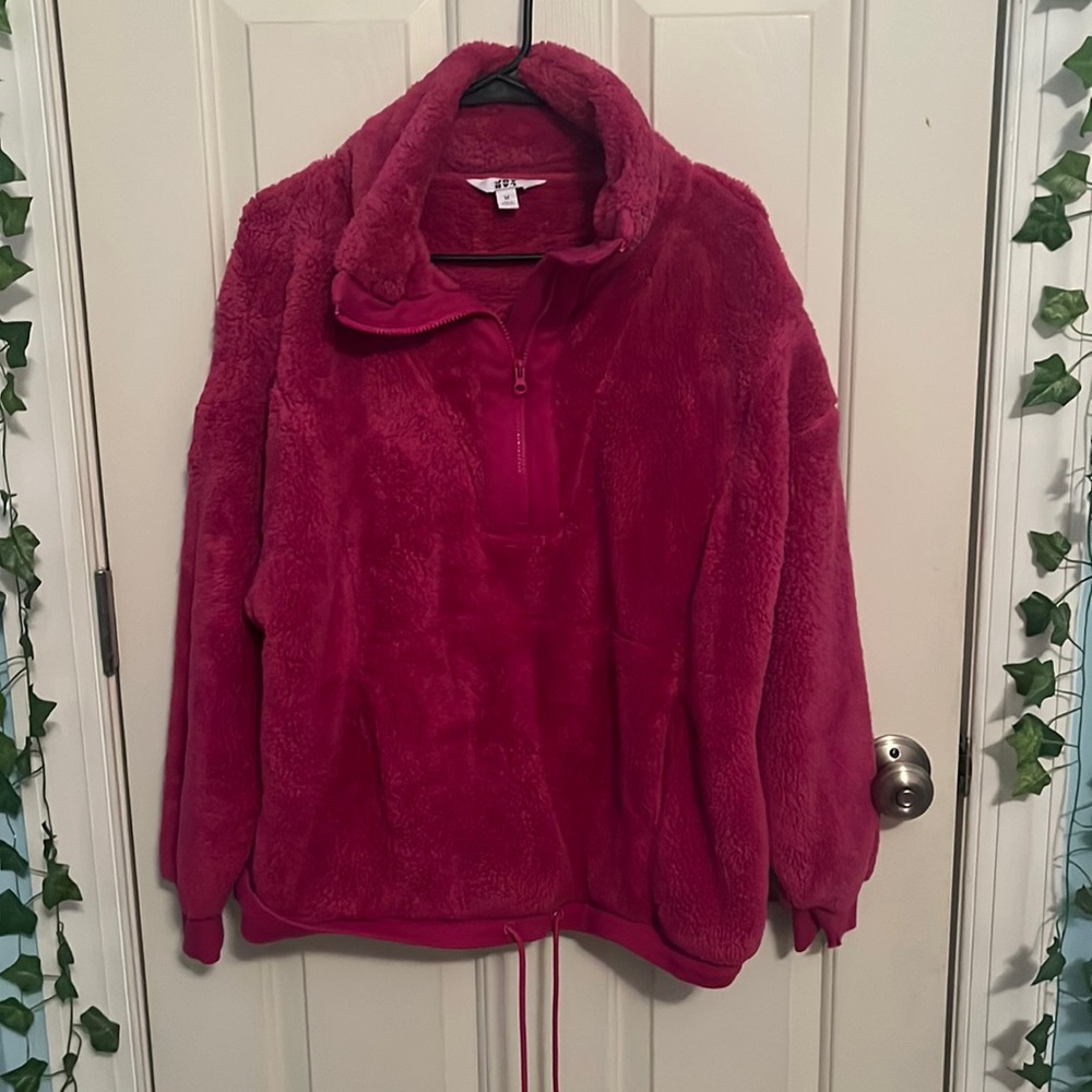 women’s medium oversized fuzzy quarter zip